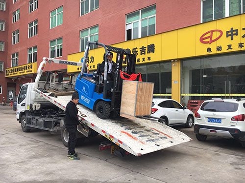 廈門電動叉車公司，銷售比亞迪電動叉車2.5噸一臺